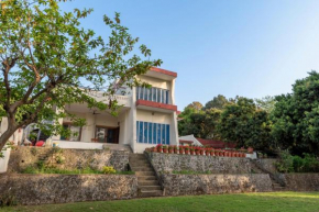 Ivory Villa, 3bhk w Garden view and WiFi by Roamhome